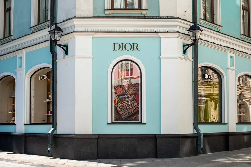 Комплексное оформление бутиков Dior SS'2021